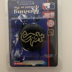 Brand New Sealed MLB Chicago White Sox Flashing Magnetic  Pendant/Pin ~ Vintage